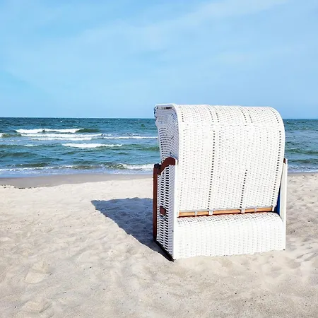 Moderne 1 Im Haffkrug Mit Terrasse, Gartenblick Und Parkplatz In Ruhiger Lage 아파트