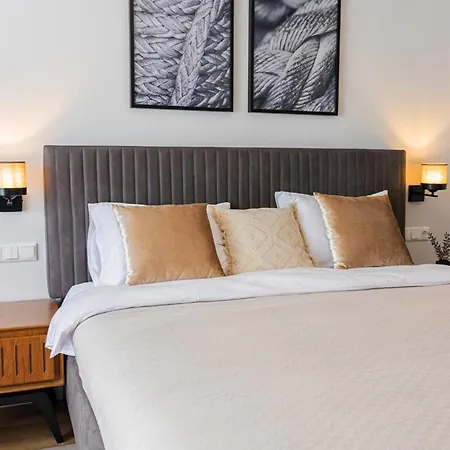 Moderne 1 Im Haffkrug Mit Terrasse, Gartenblick Und Parkplatz In Ruhiger Lage 아파트 *